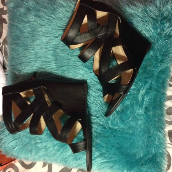 Black strappy wedges