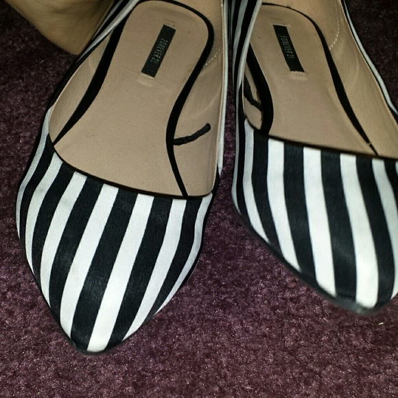 ❌Sold❌ worn once Black & white striped flats - Picture 2 of 3
