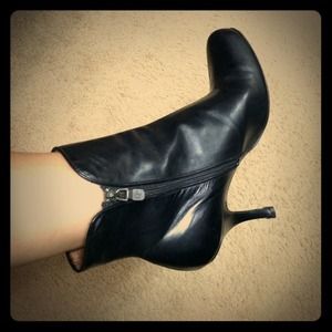 Couture Donald J. Pliner black booties-- reduced!!