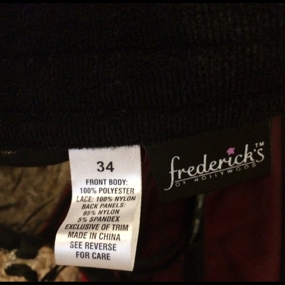 🚫SOLD🚫 Red and black lace Bustier - Picture 3 of 3