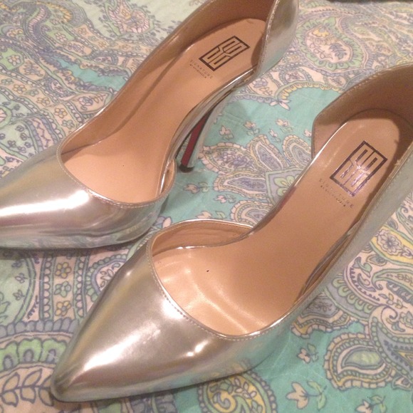 50% off ✂️Sliver, hot pink bottomed,3/4 inch heels