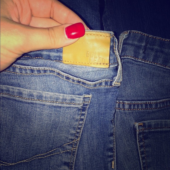 two bullhead skinny jeans