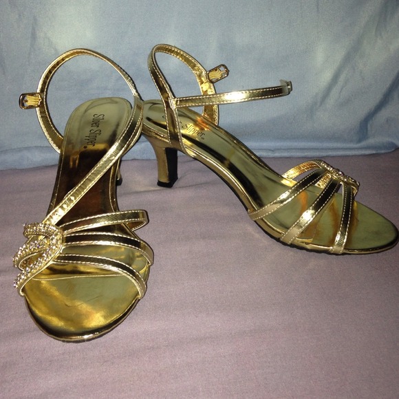 Gold heels. Super pretty and glamorous