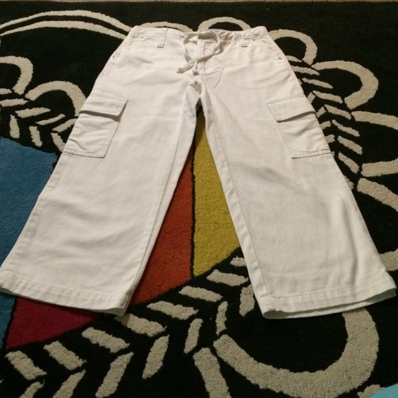 EXPRESS BLUES 1/2 White Cargo Capri Pants