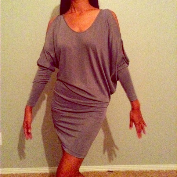 BRAND NEW BCBG MAXAZRIA SLIT SLEEVE DRESS XS