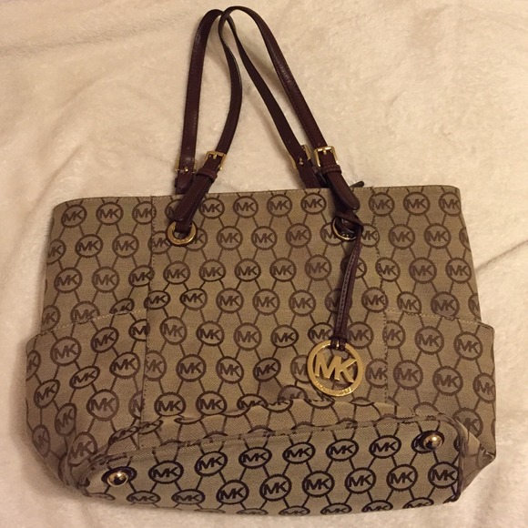 Authentic Michael Kors handbag ✨ just added - Picture 1 of 4