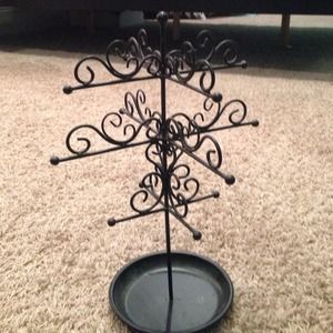 Jewelry holder and organizer