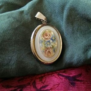 Beautiful Vintage locket