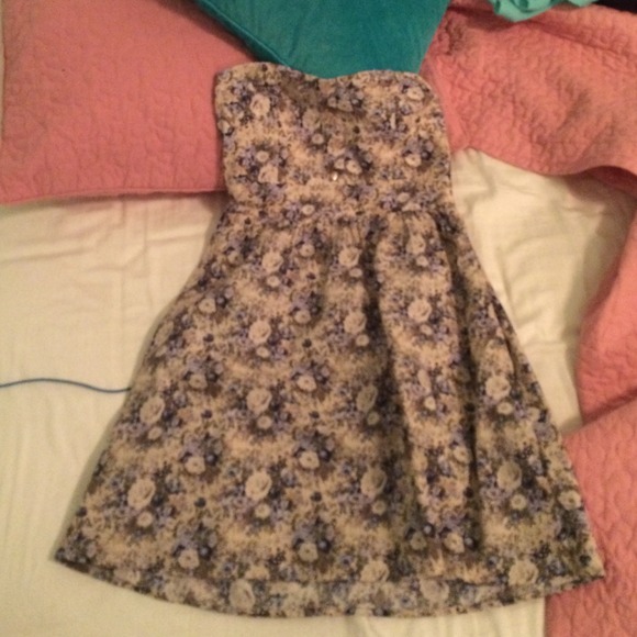 Casual dress - Picture 1 of 3