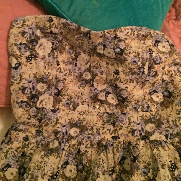 Casual dress - Picture 2 of 3