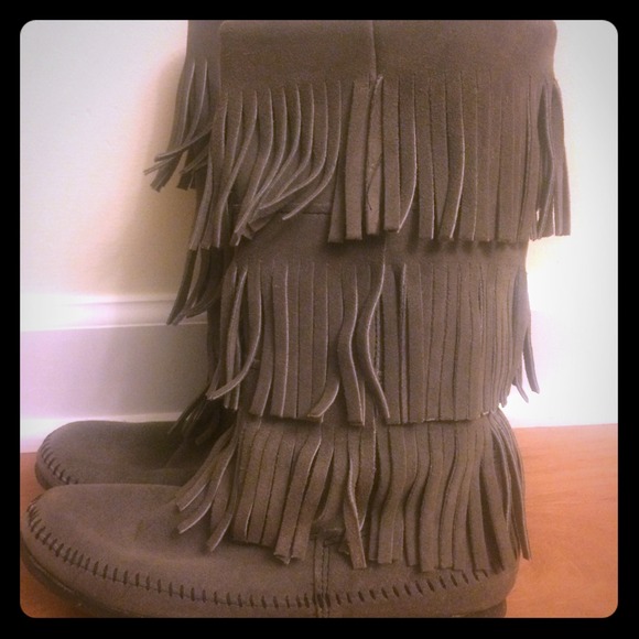 RARE Minetonka REAL SUEDE Grey Fringe Boots.