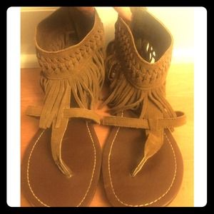 Minnetonka Brown Fringe Sandals!