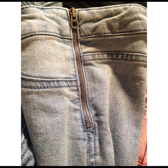 🔴🔴🔴SOLD🔴🔴🔴H&M high waisted jeans - Picture 2 of 3