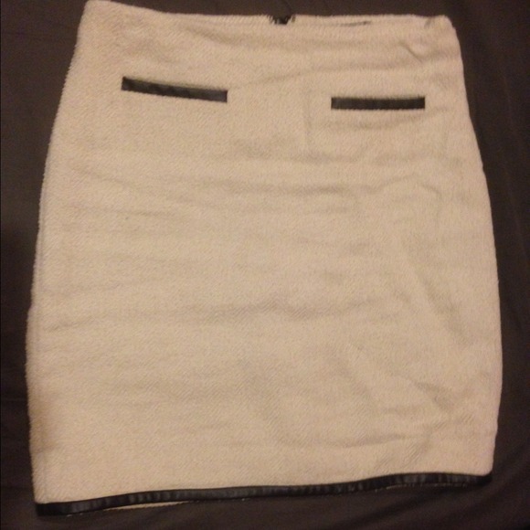 Ann Taylor pencil skirt cream faux leather trim 0p
