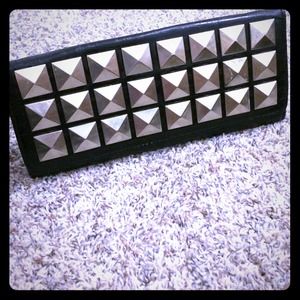 Studded clutch