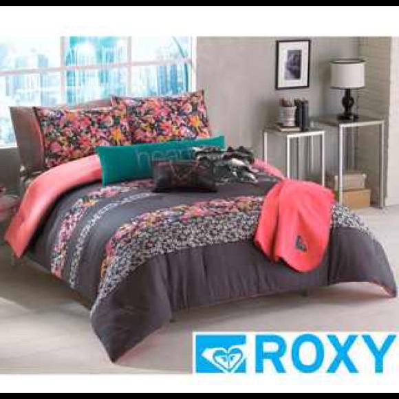 Roxy comforter set
