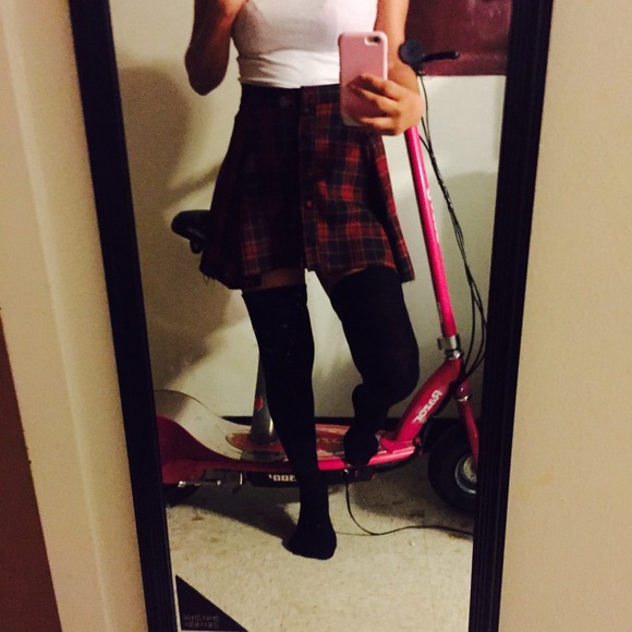 Brandy Melville flannel skirt - Picture 4 of 4