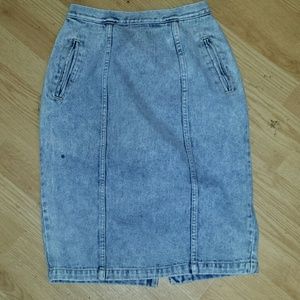 Denim pencil skirt with pockets