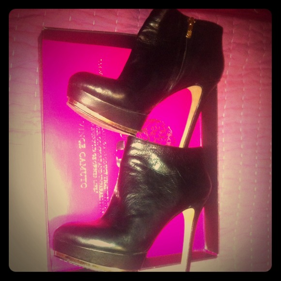 Black booties⭐️✋