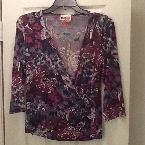 I.N.Studio San Francisco crossover style top.