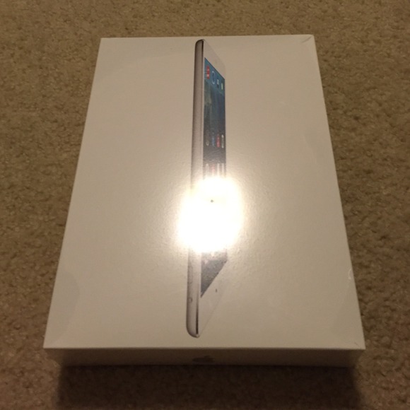 Yes I'm sale iPad Air never open - Picture 1 of 1