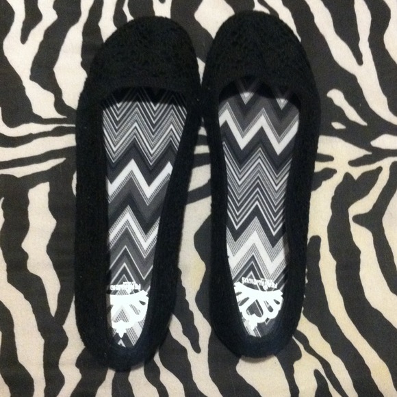 💥50% Off Today💥 Fergalicious Black Flats