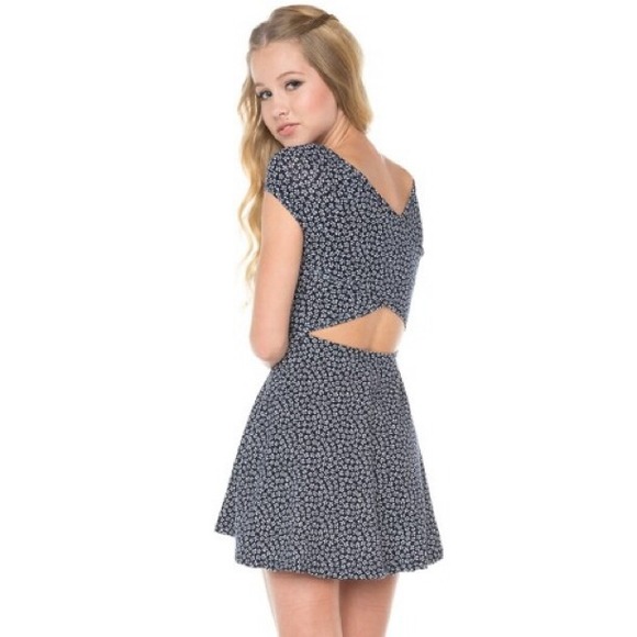 SOLD brandy melville floral bethan dress