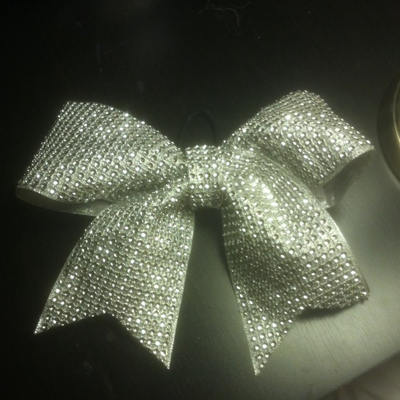 Cheer bow