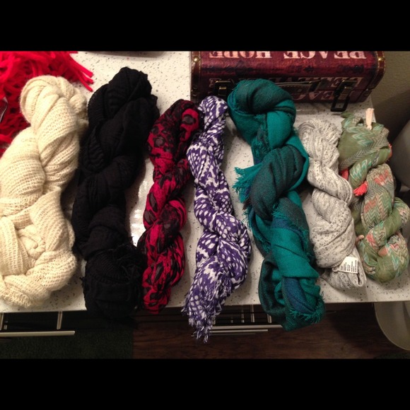 Scarves! Pick 1 or bundle more & then we'll price!