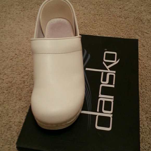 Dansko white nursing shoe
