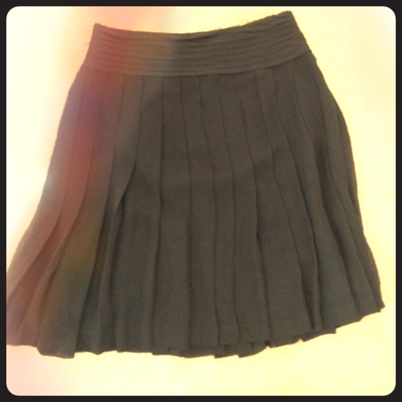 ✨Markdown✨Black pleated flare skirt