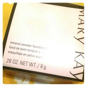 !!!MAKE-UP!!! Mark Kay Mineral powder foundation.