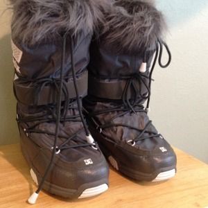 DC shoe Co furry grey moon boots! Size 10