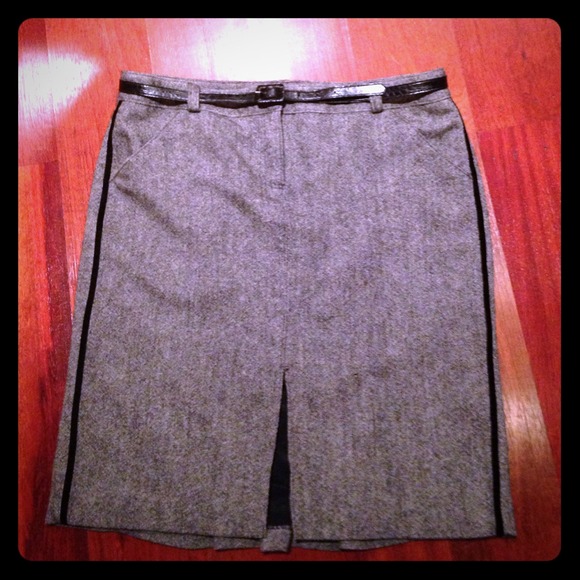 Laundry by Shelli Segal skirt with belt