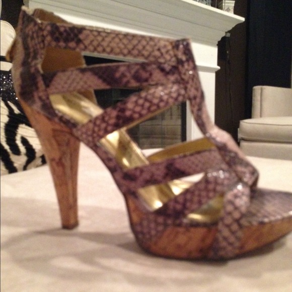 💖SALE💖Chinese Laundry Python Caged Heels🎀 - Picture 2 of 2