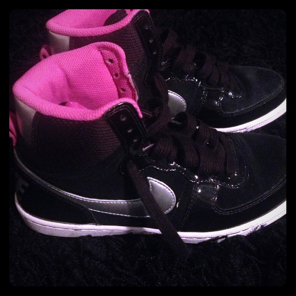 Black nike high tops!