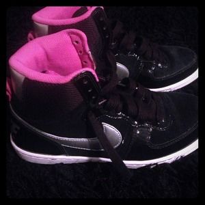 Black nike high tops!