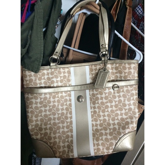Coach purse, SN : L1076-F15137