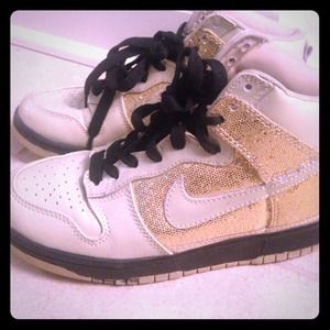 Gold nike high top tennis shoes 😎