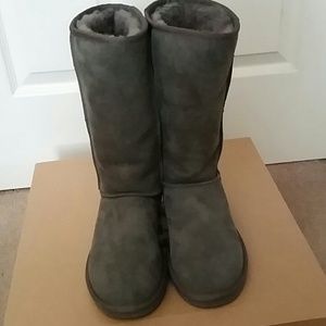 Ugg