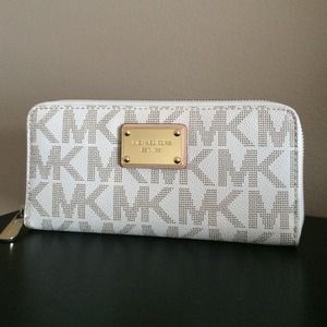 Michael Kors 'Jet Set Signature Zip Around Wallet