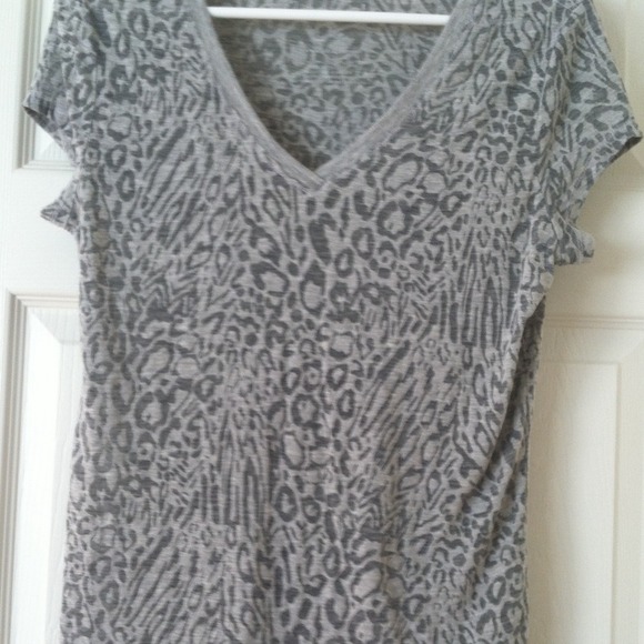Aeropostale v neck