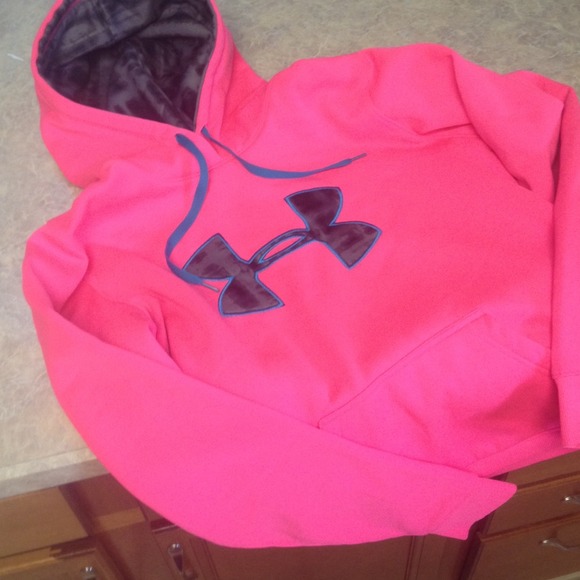 Women's size large Under Armour sweatshirt hoodie