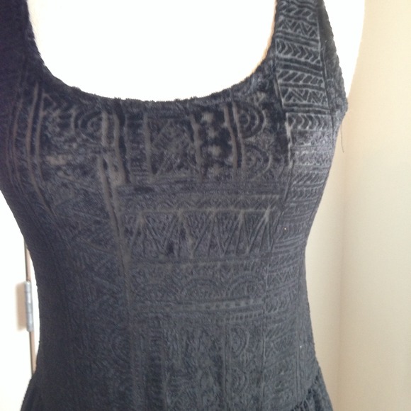 AZTEC PRINTED VELVET PEPLUM TOP - Picture 2 of 3