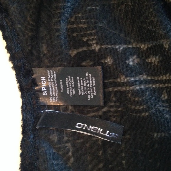 AZTEC PRINTED VELVET PEPLUM TOP - Picture 3 of 3