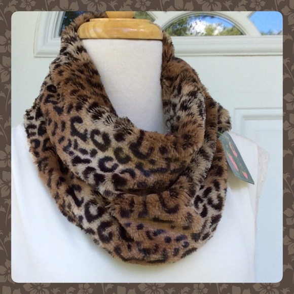Accessories - Closeout! NEW CHEETAH Printed 🐾INFINITY SCARF 🐾