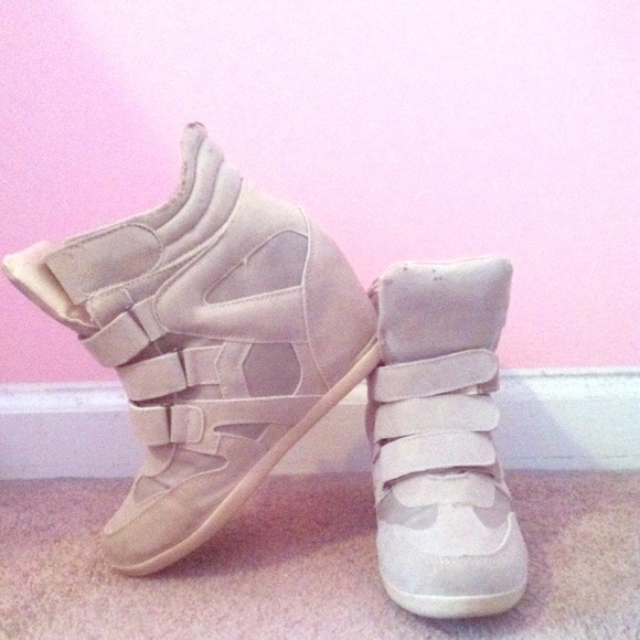 Beige Wedge Sneakers 👟✨