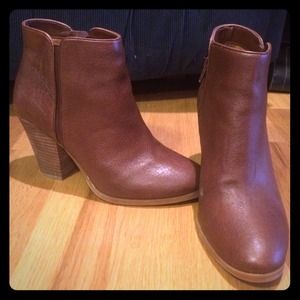 Jessica Simpson brown leather booties!