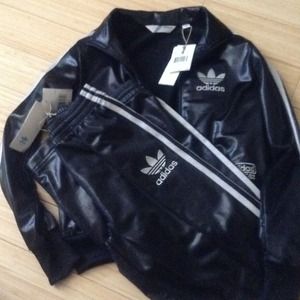 Black met silver Adidas track suit