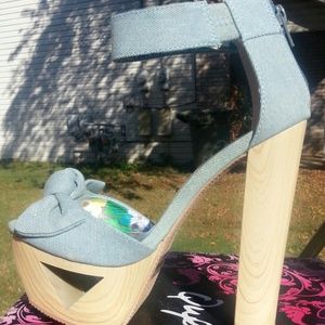 Lakie, sizes 5.5-7.5 available!